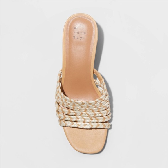 Universal Thread Women’s Rachel Mule Heels - Picture 3 of 4